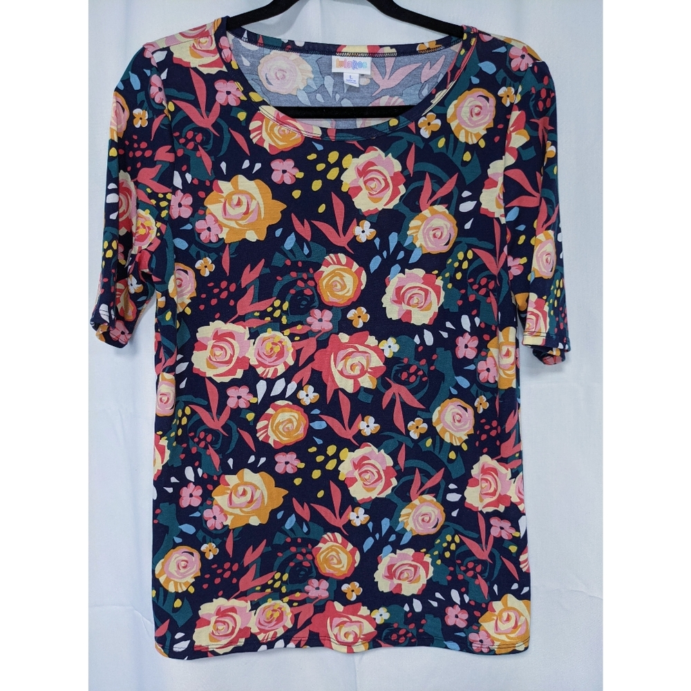 EUC LuLaRoe Gigi Shirt
